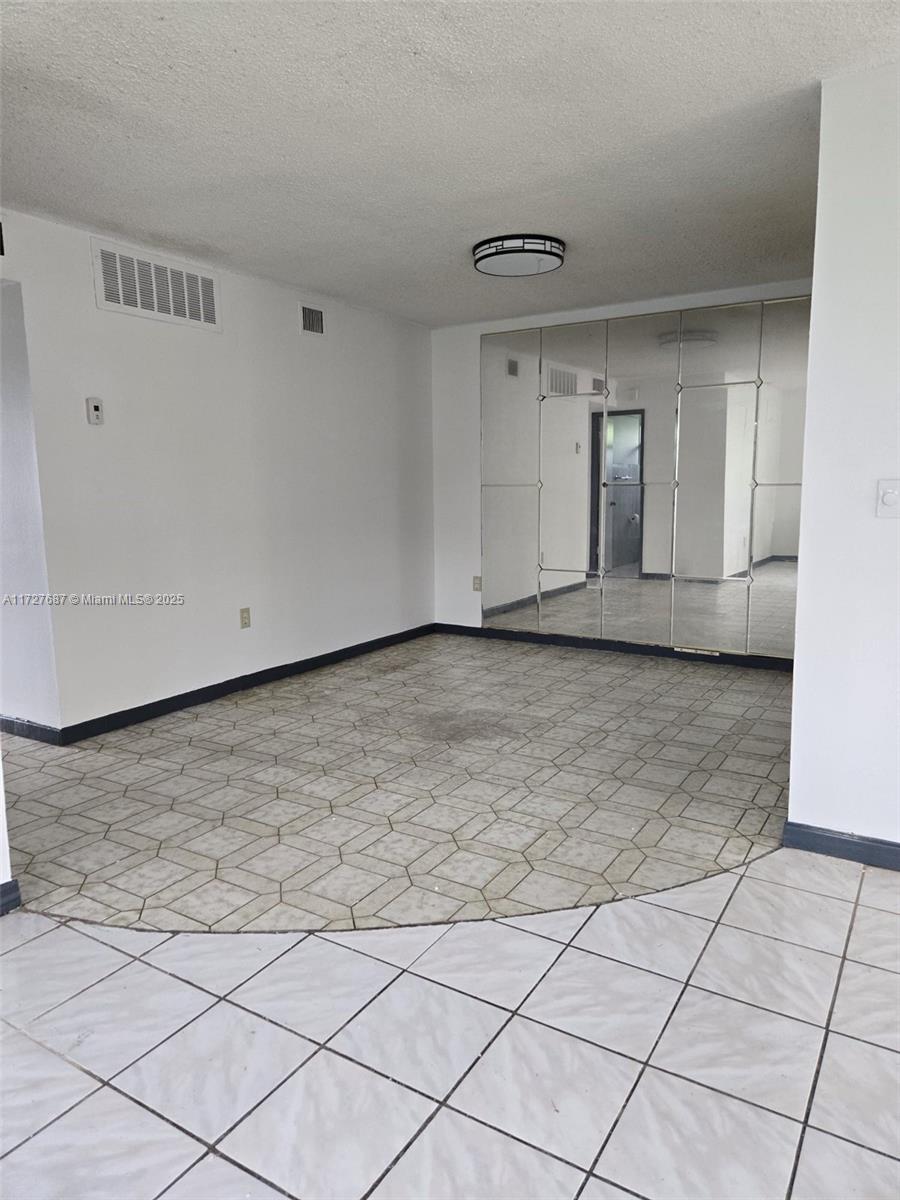 RO-MONT SOUTH CONDO E - Residential