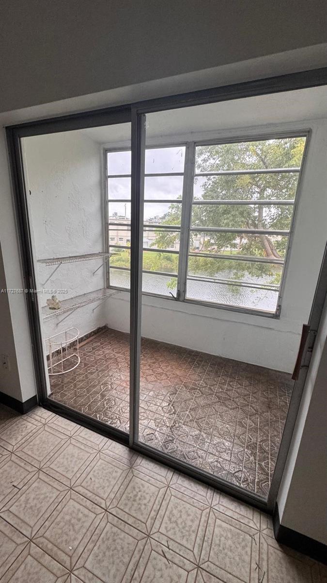 RO-MONT SOUTH CONDO E - Residential