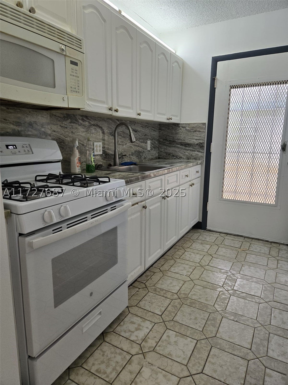 160 NE 203rd Ter 18, Miami Gardens FL 33179