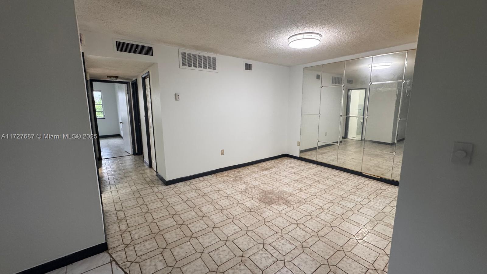 RO-MONT SOUTH CONDO E - Residential