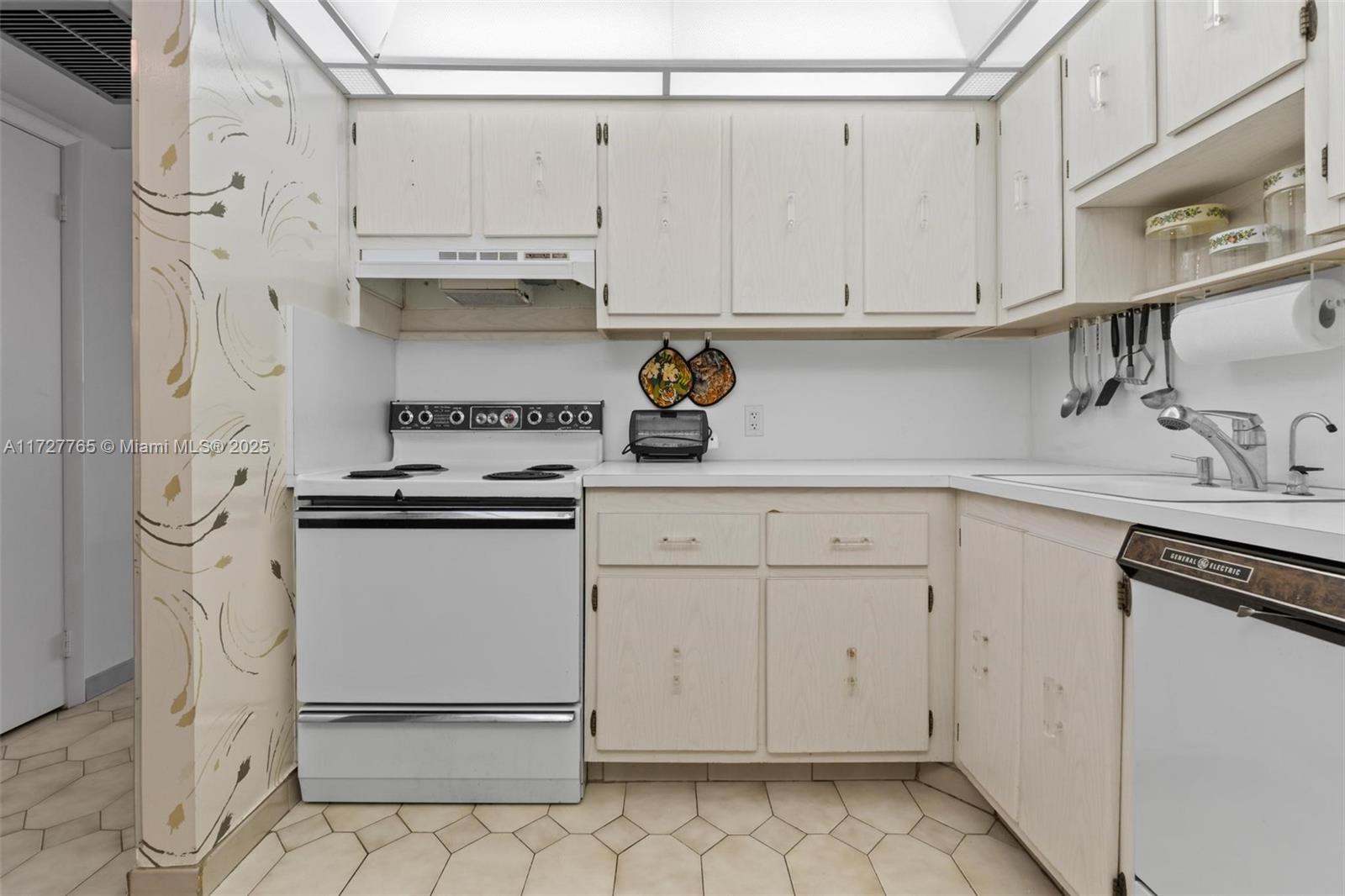 CORONADO CONDO- TOWER II - Residential