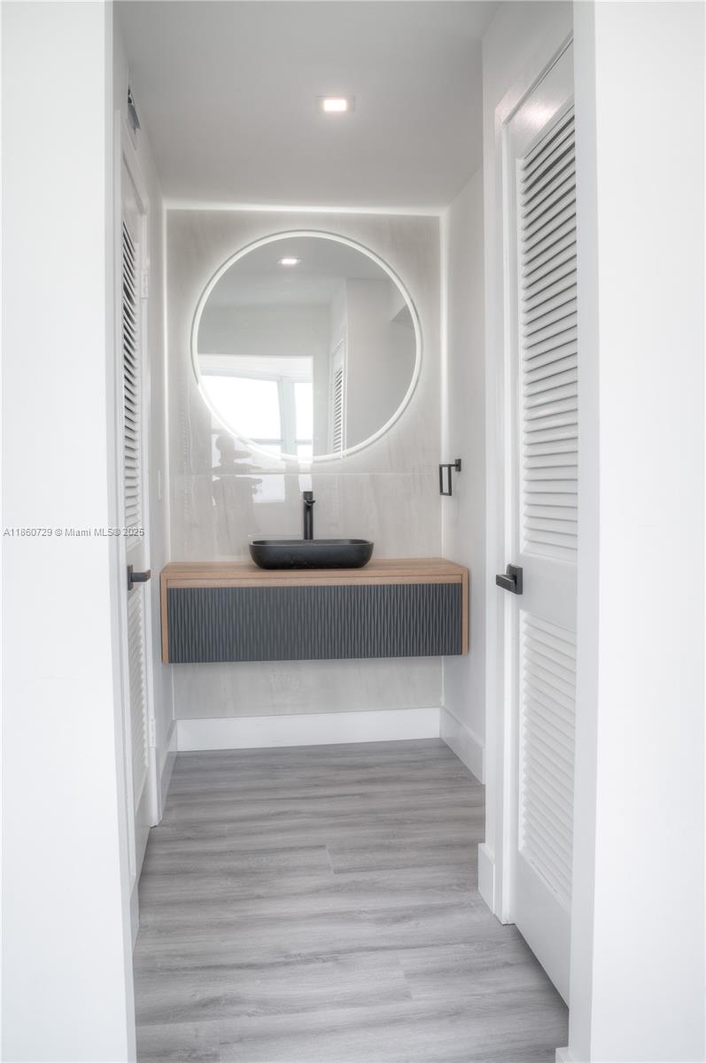 TRAFALGAR TOWERS CONDO - Residential