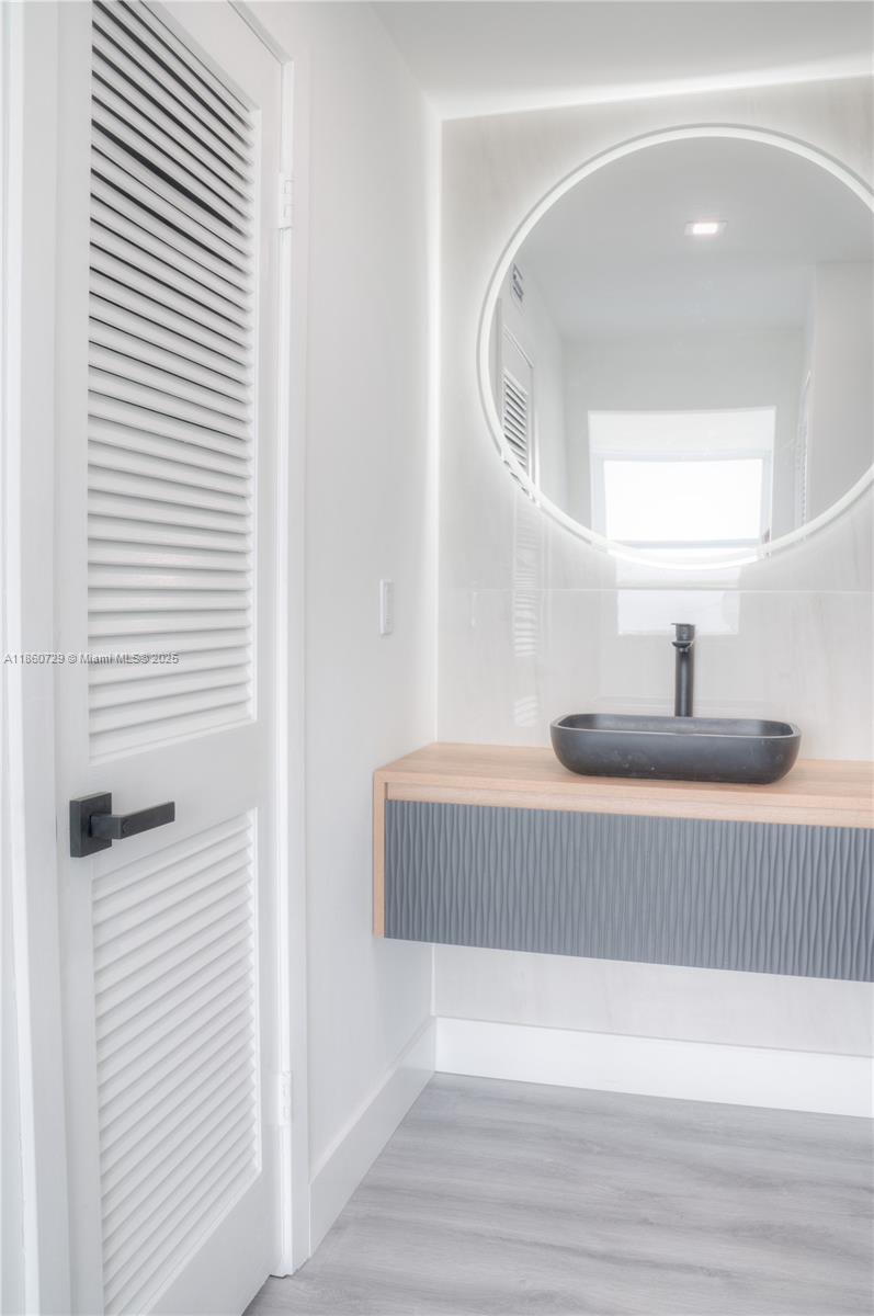 TRAFALGAR TOWERS CONDO - Residential