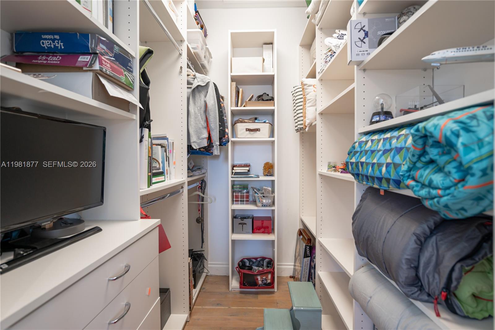 DEERING BAY ESTATES - Residential