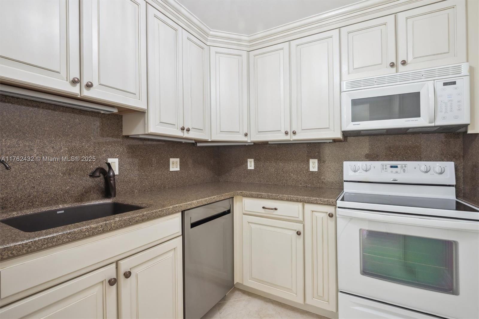 6505 Bay Club Dr 3, Fort Lauderdale, Broward County, Florida - 1 Bedrooms  
2 Bathrooms - 