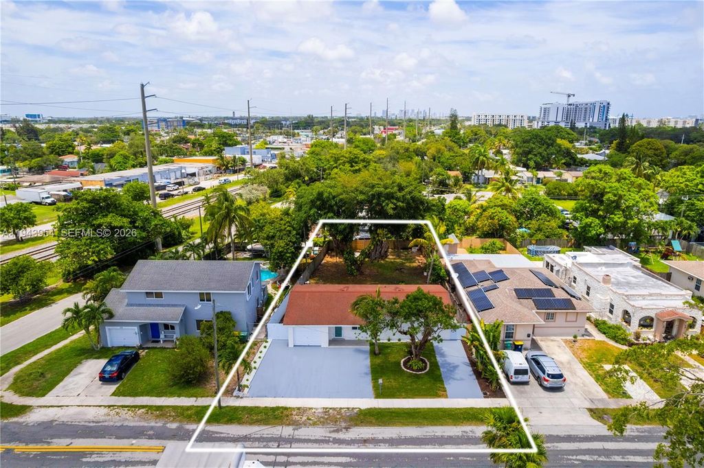 Photo of 254 SW 4th St, Dania Beach, FL 33004 (MLS # A11943954)