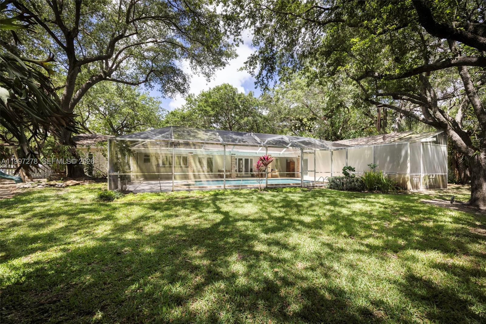 PARIS MANOR EAST - Residential