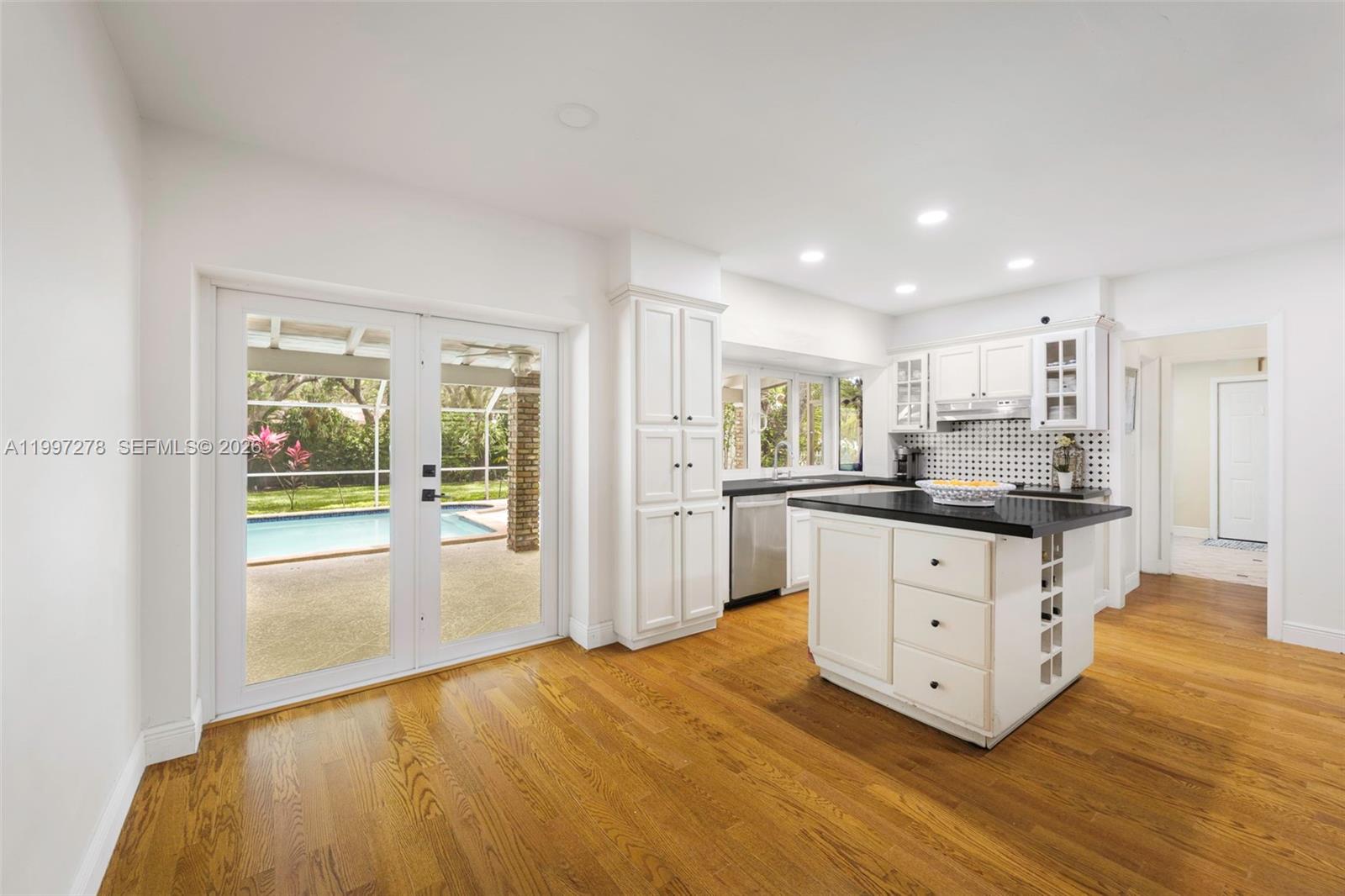 PARIS MANOR EAST - Residential