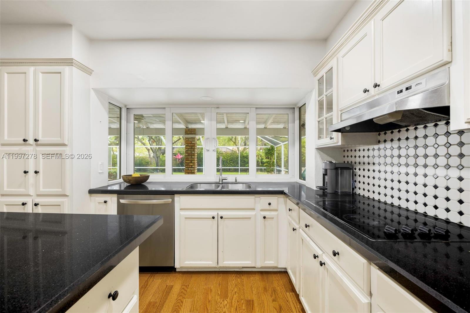 PARIS MANOR EAST - Residential