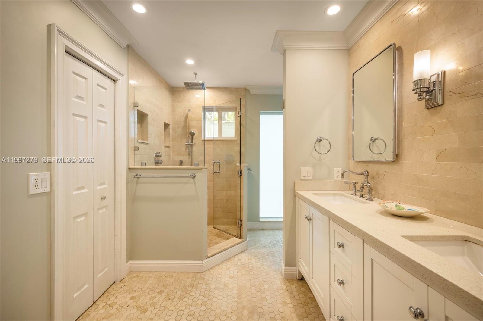 PARIS MANOR EAST - Residential