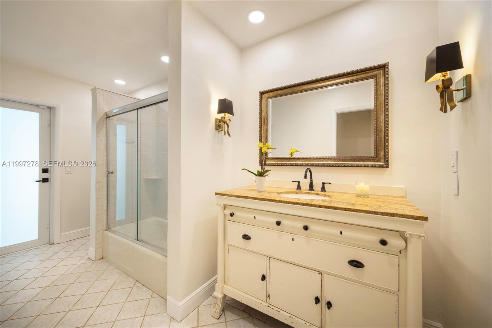 PARIS MANOR EAST - Residential