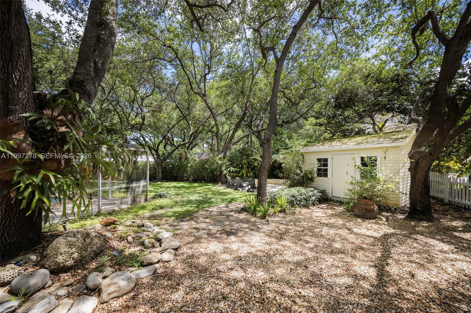 PARIS MANOR EAST - Residential