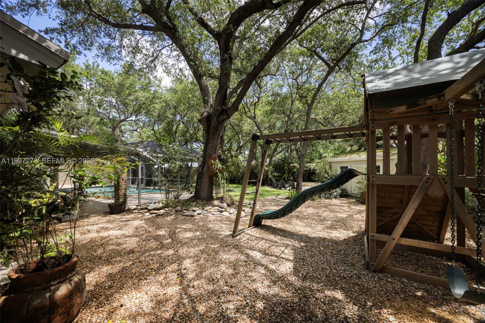 PARIS MANOR EAST - Residential