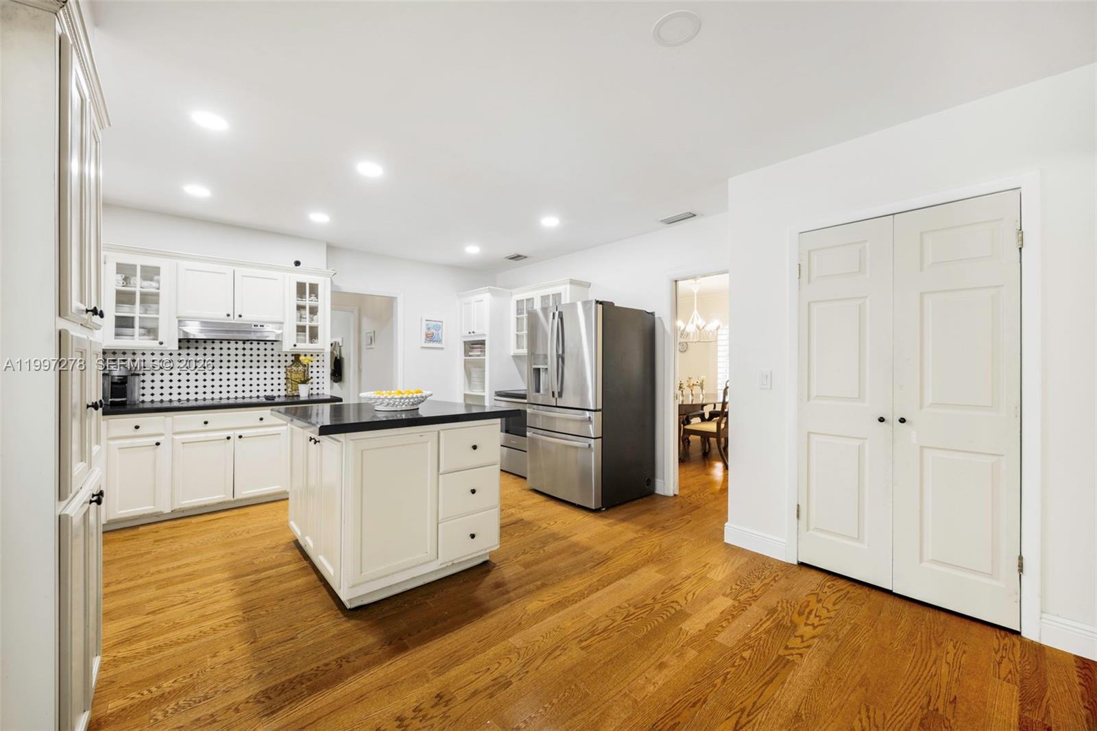 PARIS MANOR EAST - Residential