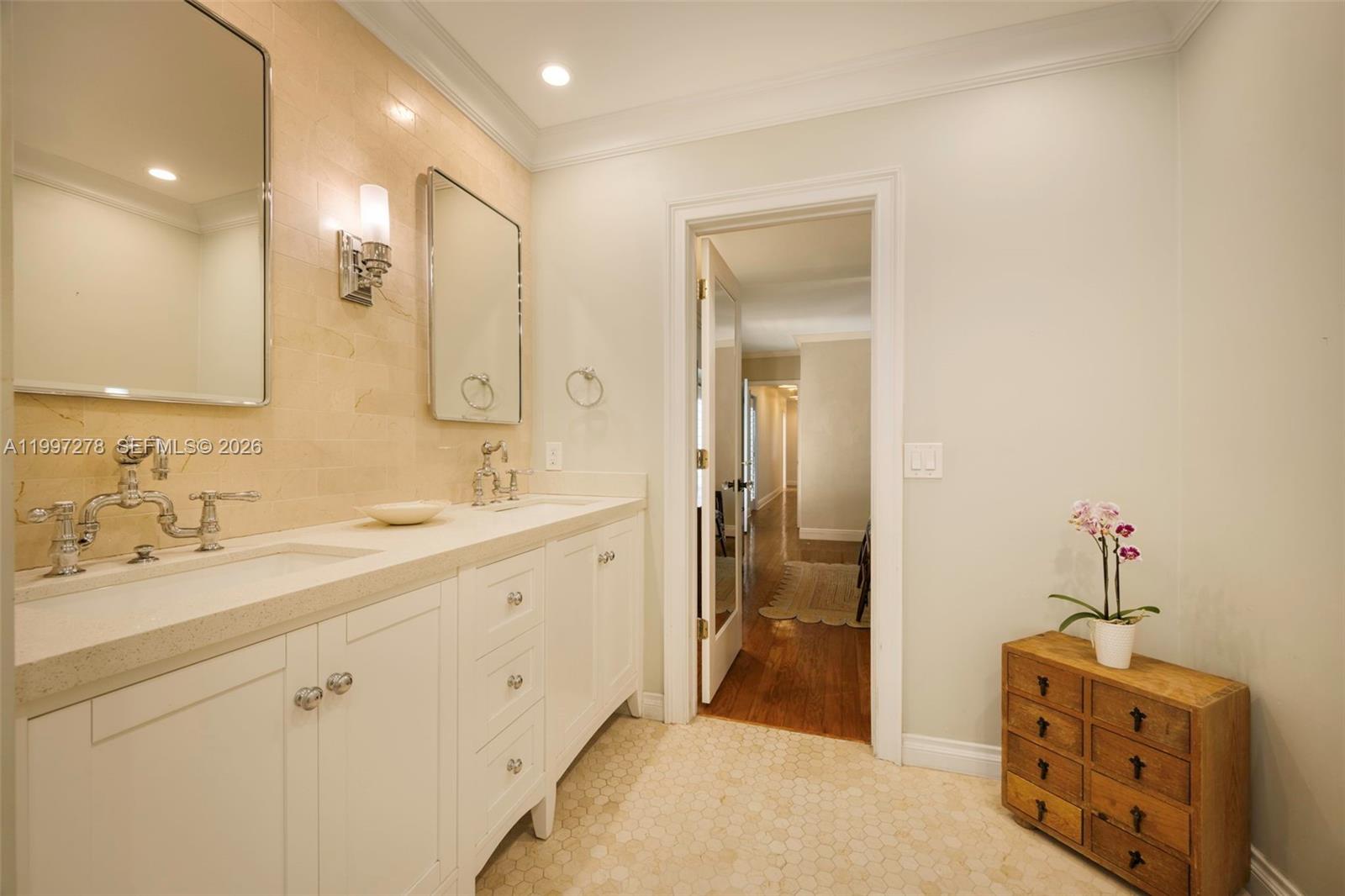 PARIS MANOR EAST - Residential