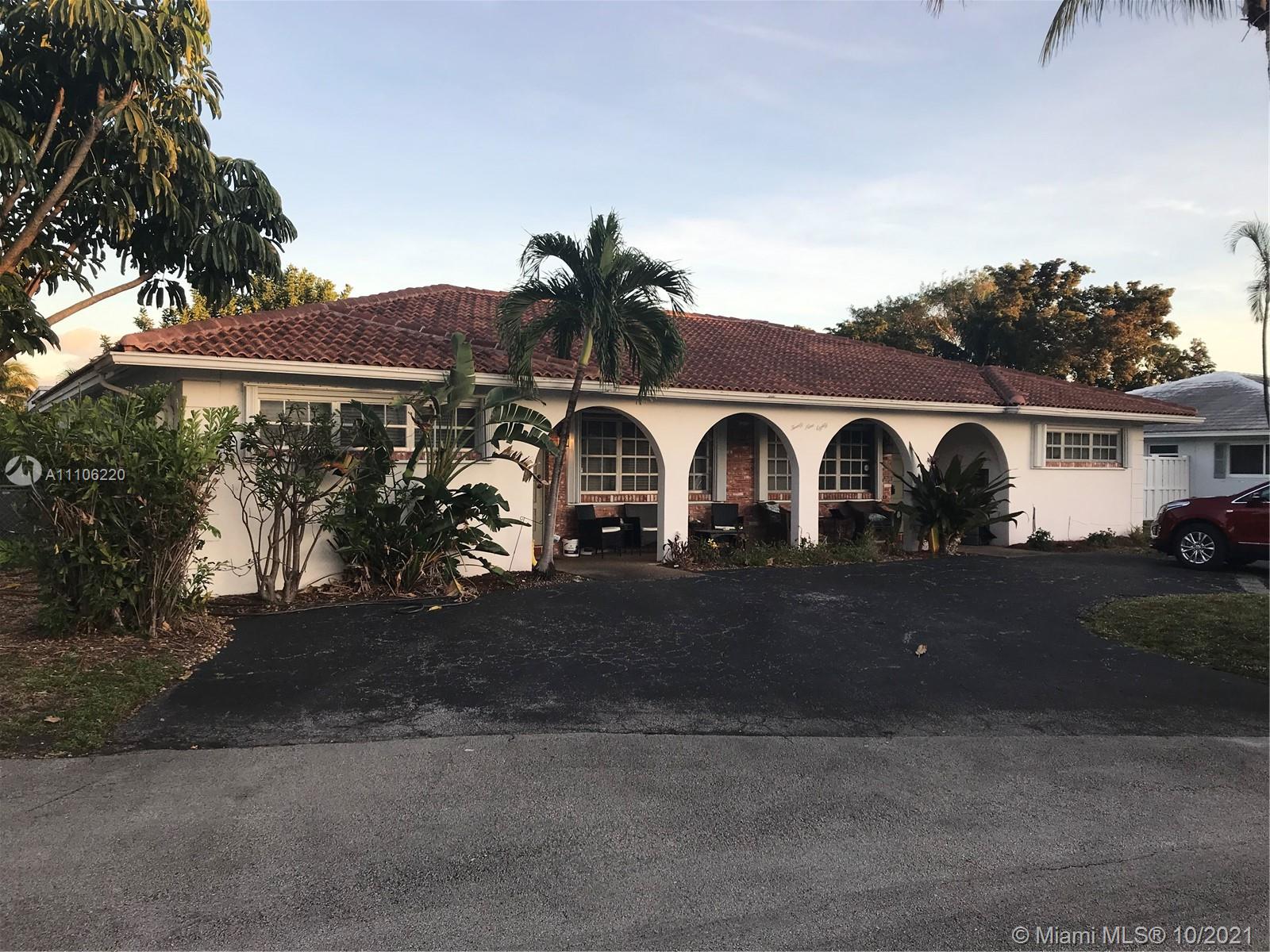Comfortable and spacious 2 Bedroom and 2 Bath floor plan. It features a very large Living Room, Kitchen and Laundry room. Also a Dining Room with Family Room. Large fenced back yard.
