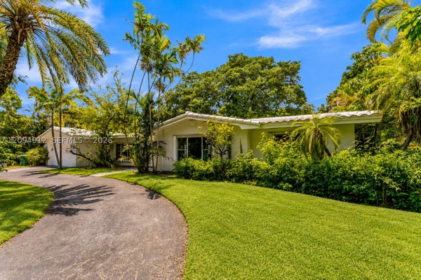11890 SW 72ND PL, PINECREST, FL 33156 - Image 315294cce3afcfae15fb8dae7dce6ddf/1449947232