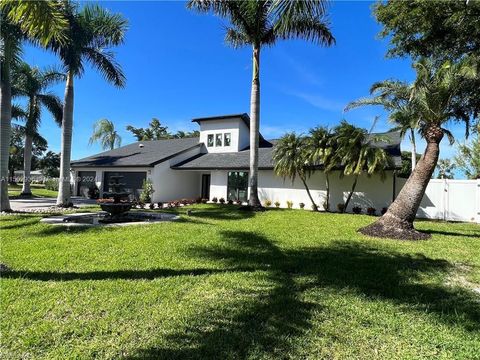 Single Family Residence in Fort Myers FL 1402 Beechwood Trl.jpg