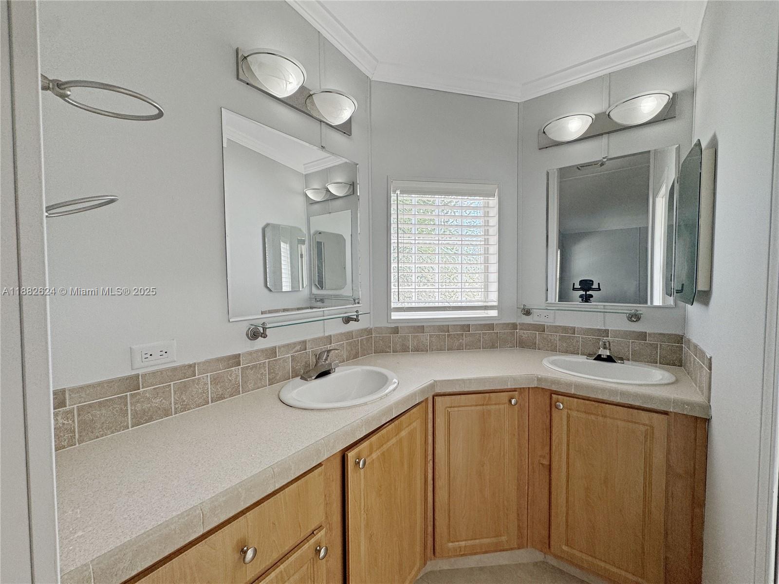 RAVENSWOOD ESTATES & MARI - Residential