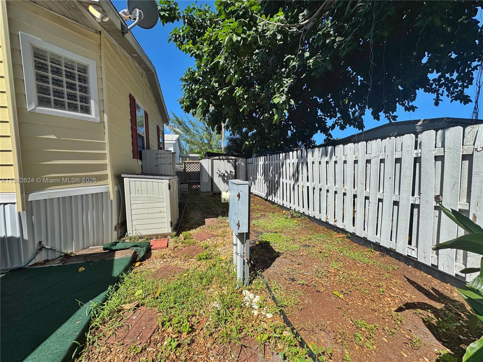 RAVENSWOOD ESTATES & MARI - Residential