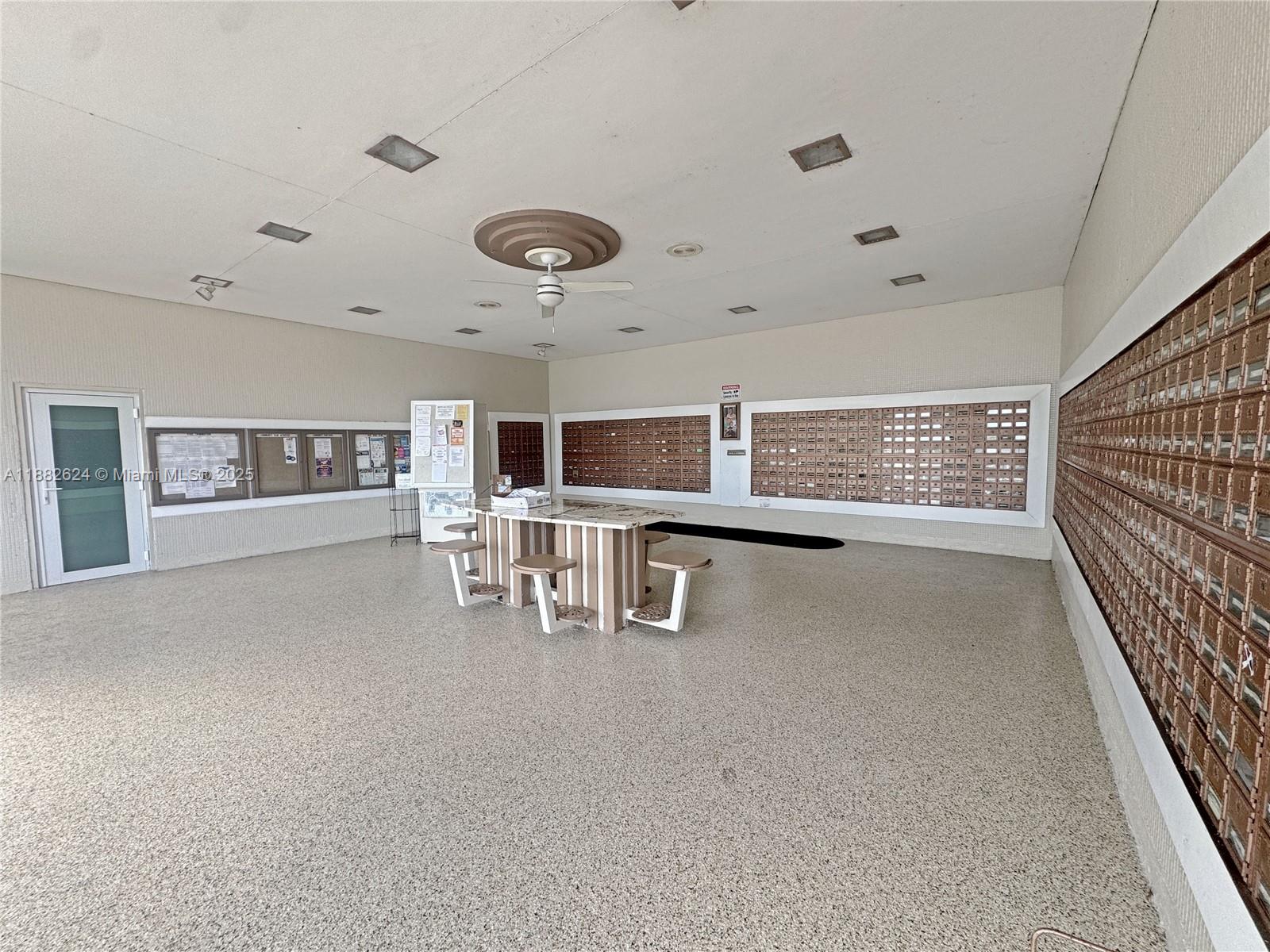 RAVENSWOOD ESTATES & MARI - Residential