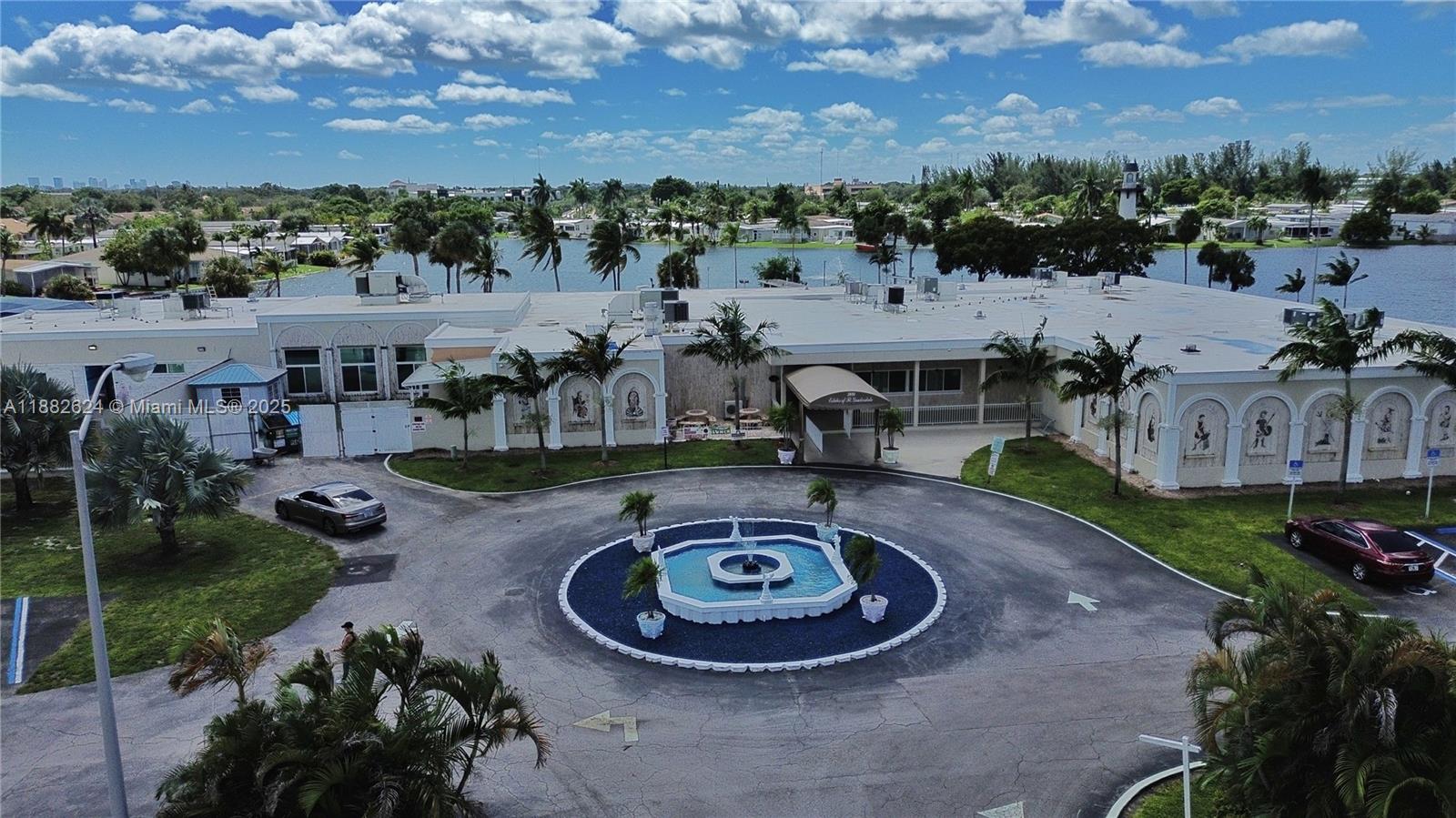 RAVENSWOOD ESTATES & MARI - Residential