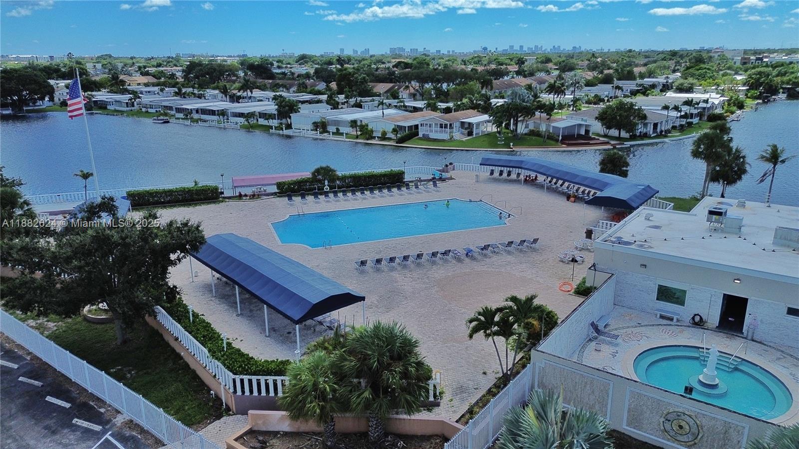 RAVENSWOOD ESTATES & MARI - Residential