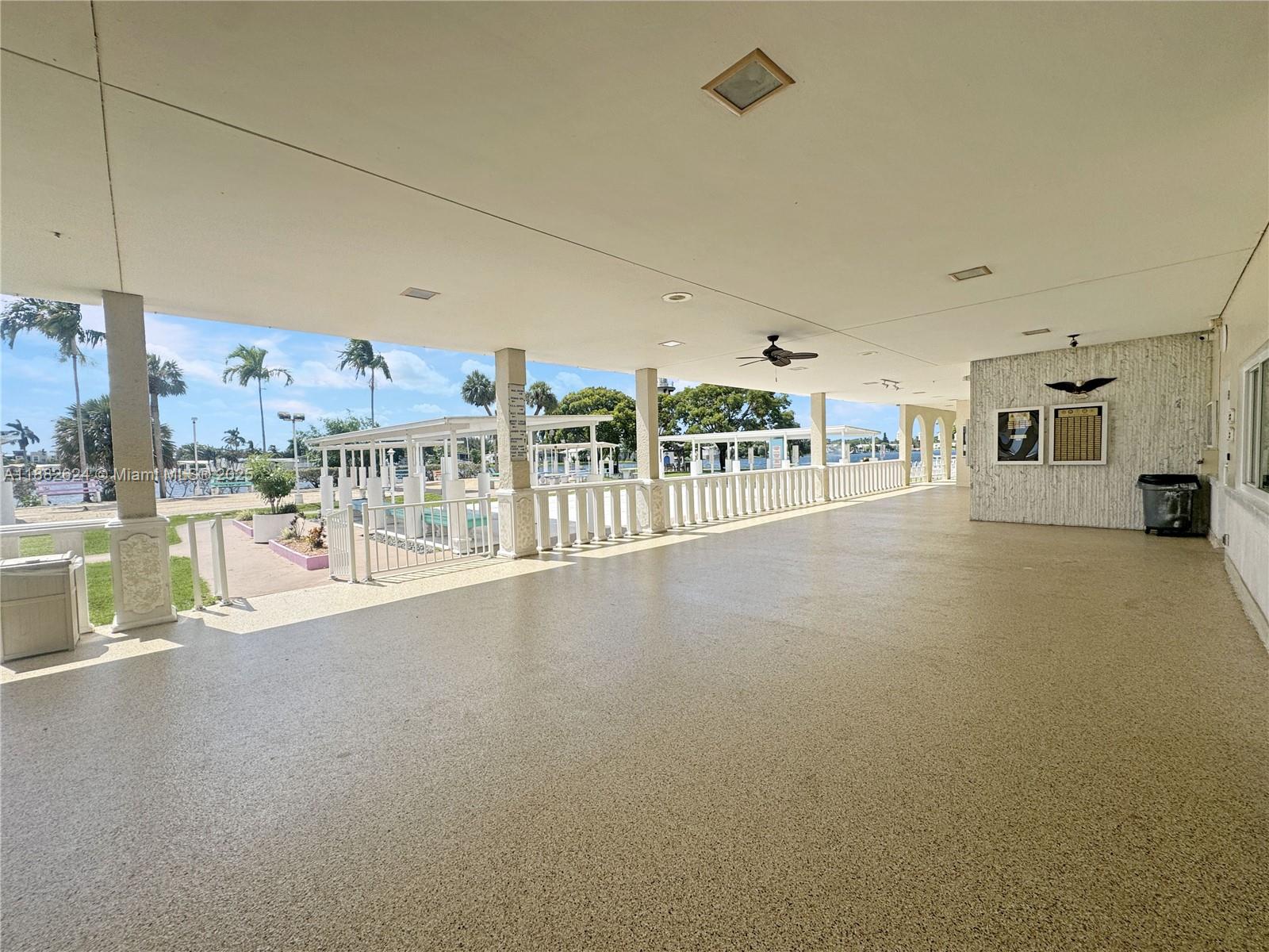 RAVENSWOOD ESTATES & MARI - Residential