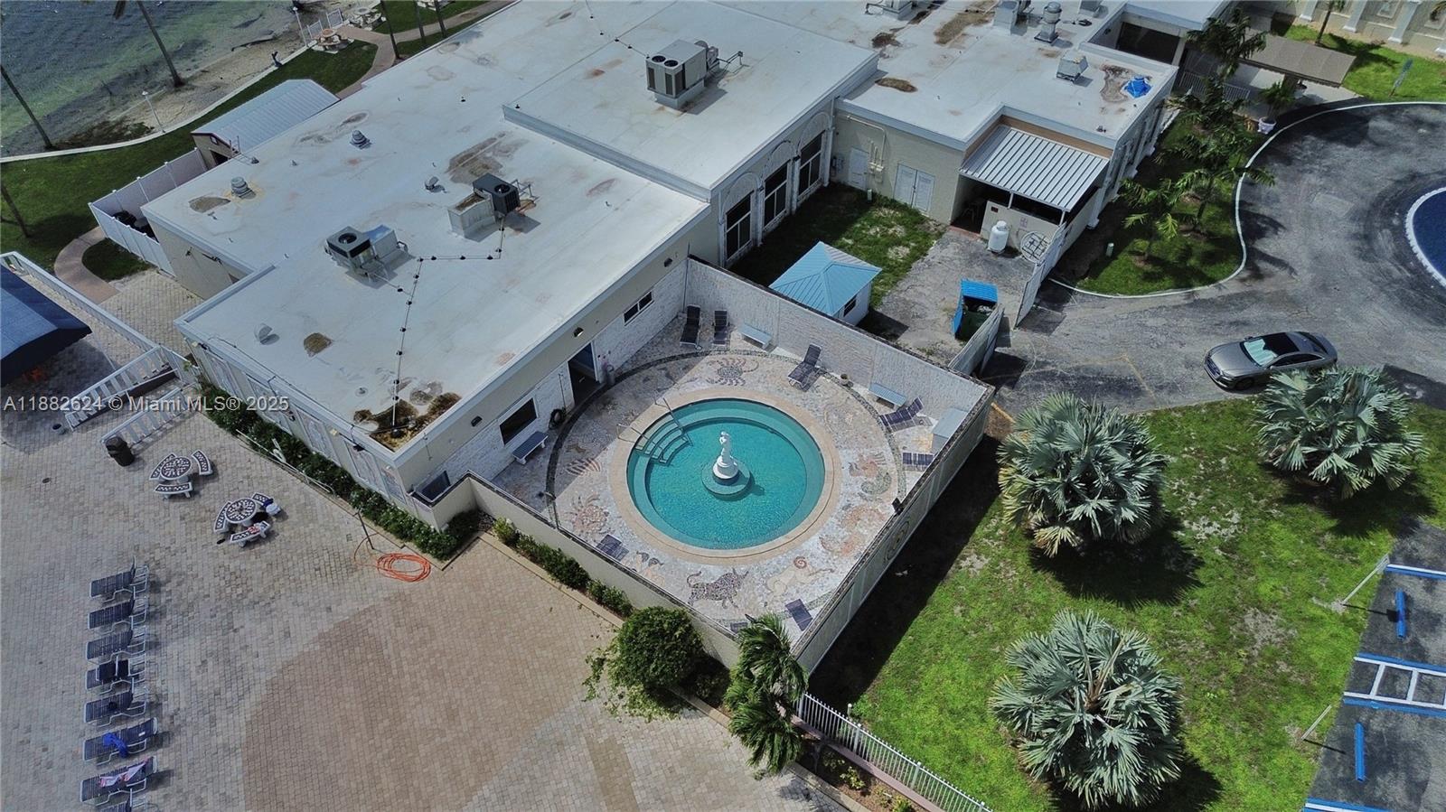RAVENSWOOD ESTATES & MARI - Residential