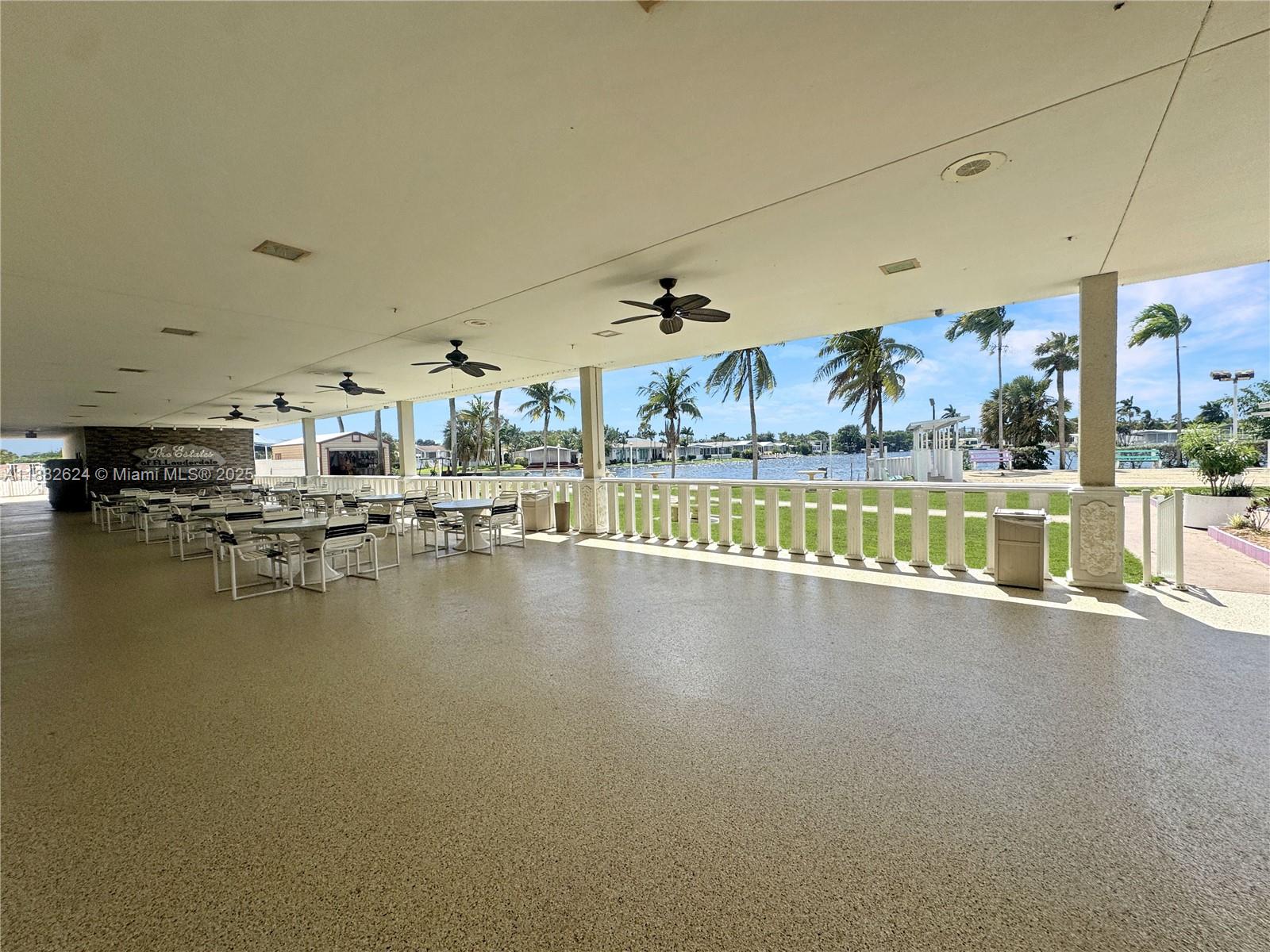 RAVENSWOOD ESTATES & MARI - Residential