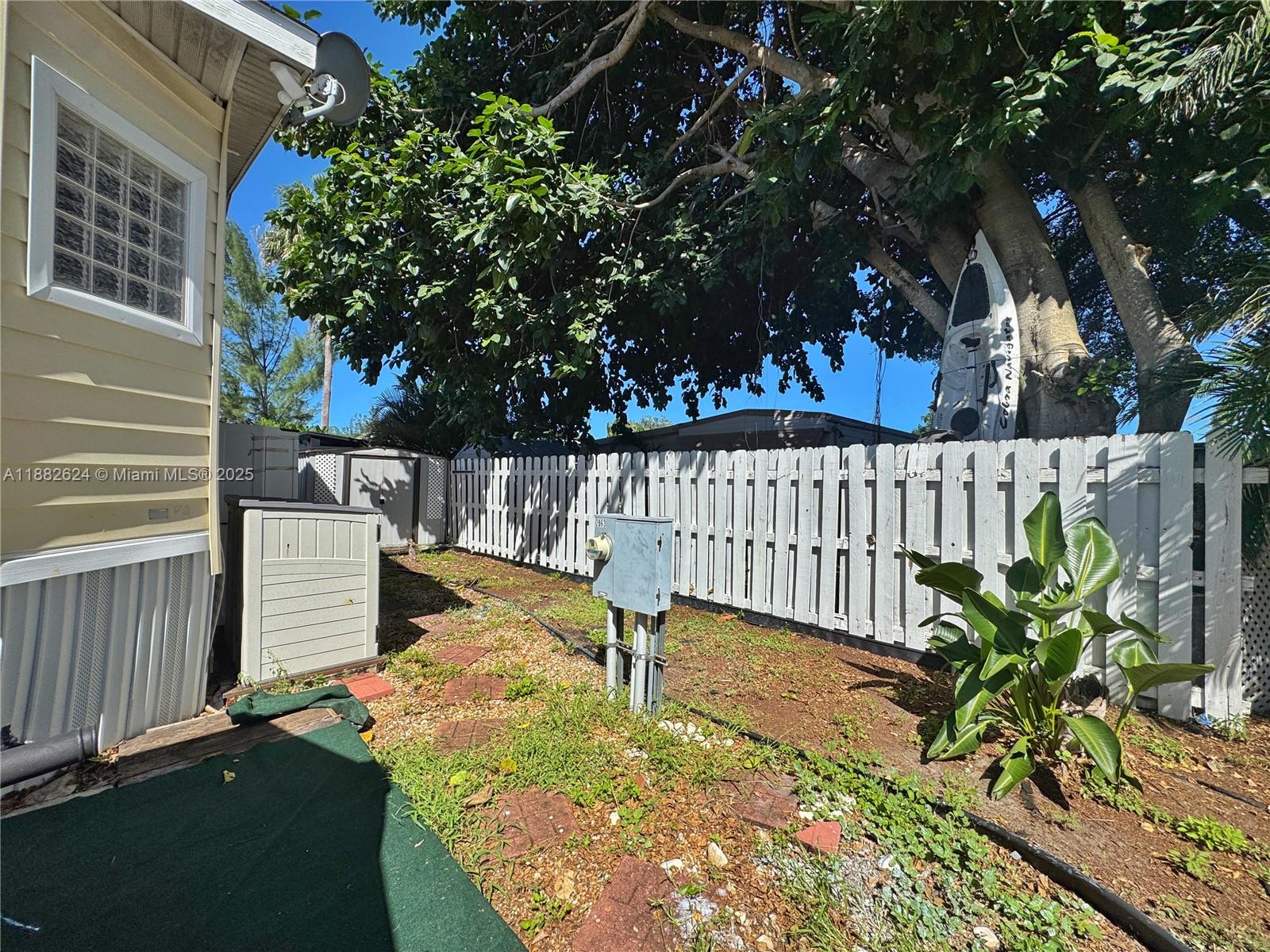 RAVENSWOOD ESTATES & MARI - Residential