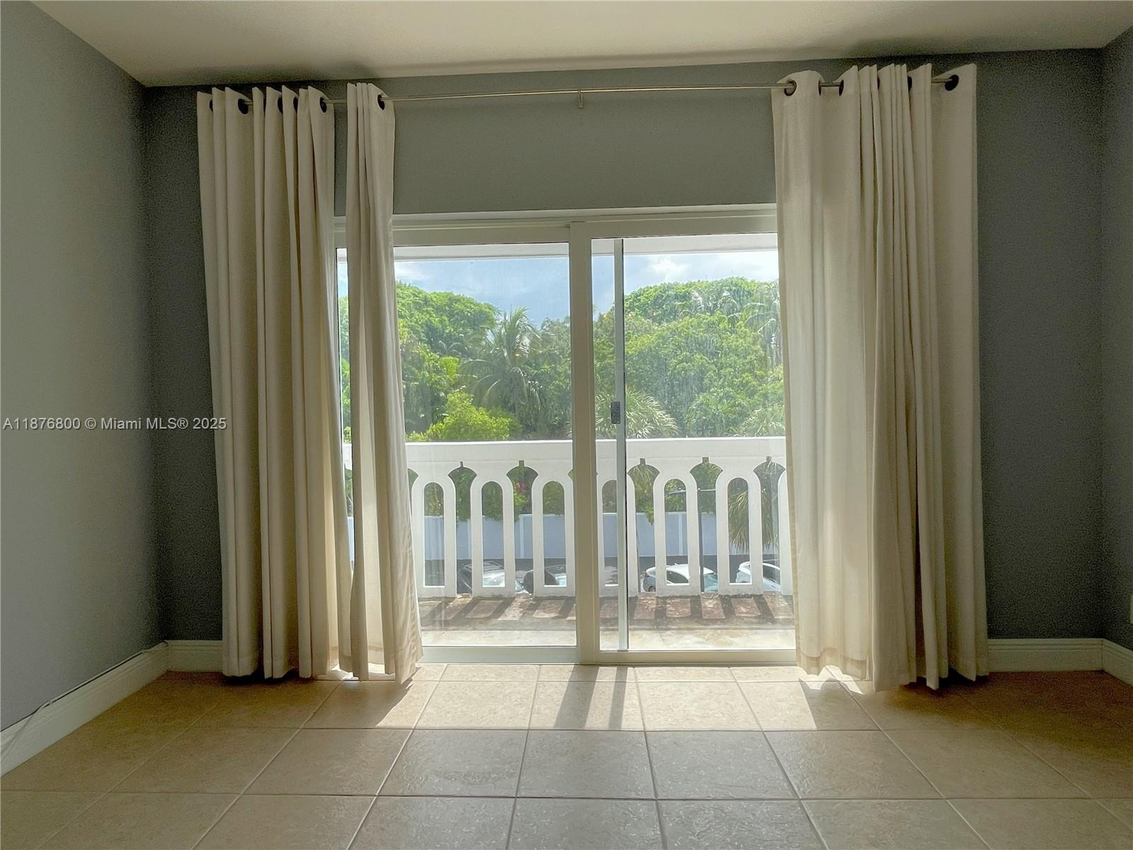 WATERS EDGE OF CORAL GABL - Residential