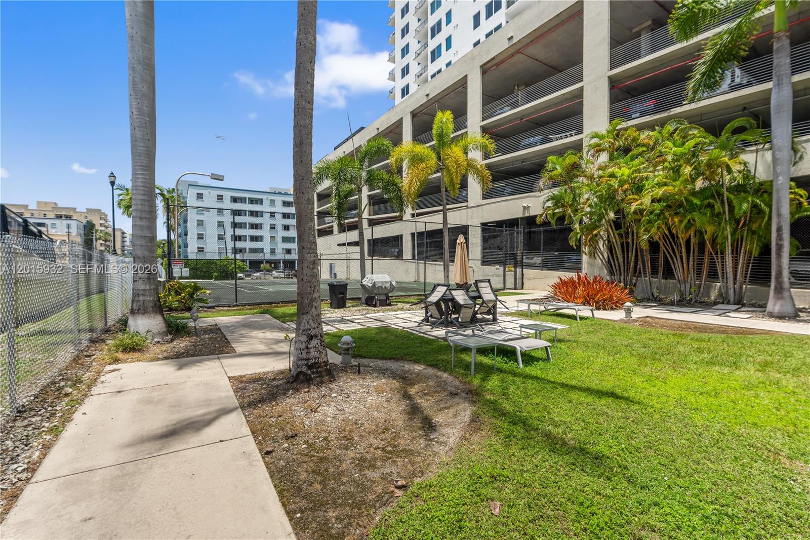 NEO CONDO - Residential