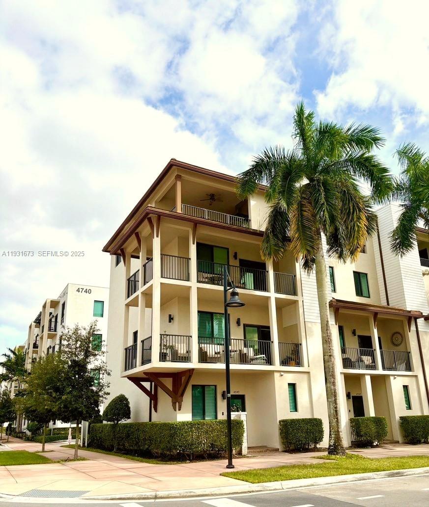 DOWNTOWN DORAL SOUTH PHAS - Residential