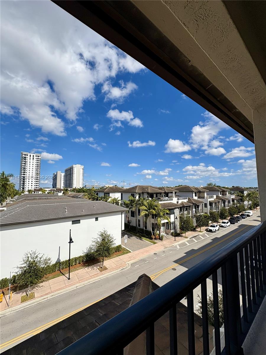 DOWNTOWN DORAL SOUTH PHAS - Residential