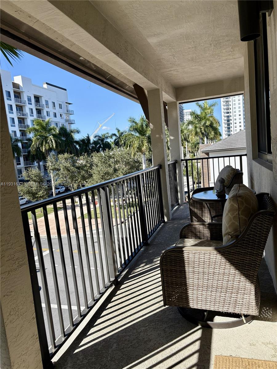 DOWNTOWN DORAL SOUTH PHAS - Residential