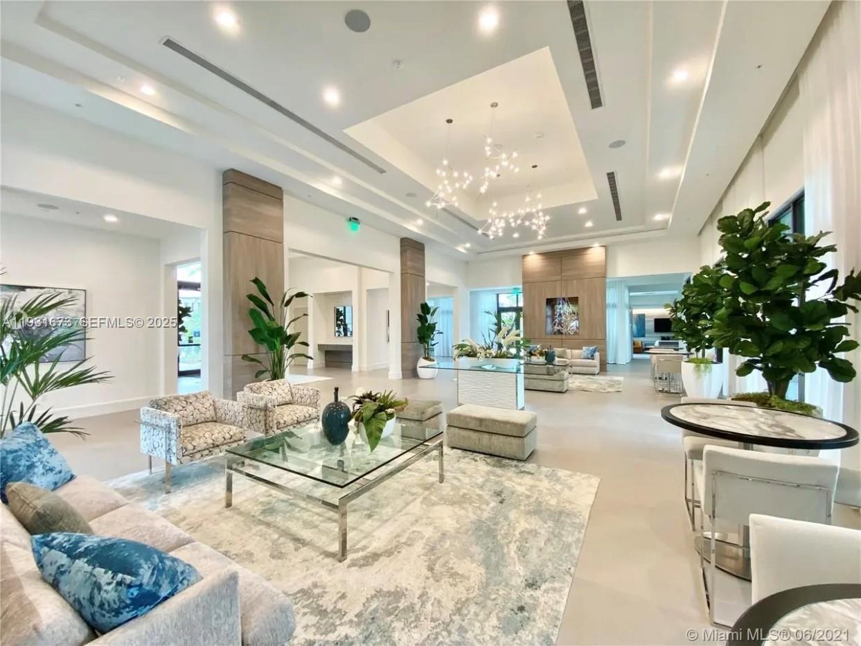 DOWNTOWN DORAL SOUTH PHAS - Residential