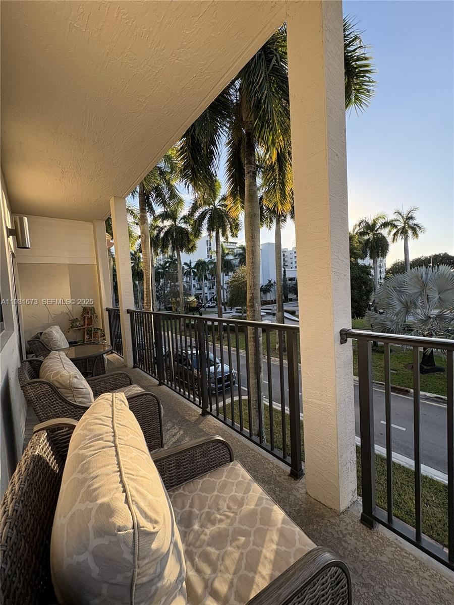 DOWNTOWN DORAL SOUTH PHAS - Residential