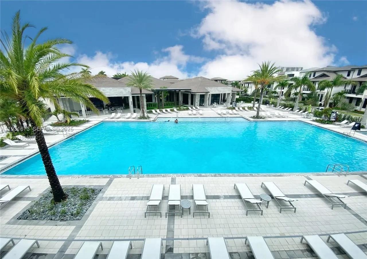 DOWNTOWN DORAL SOUTH PHAS - Residential