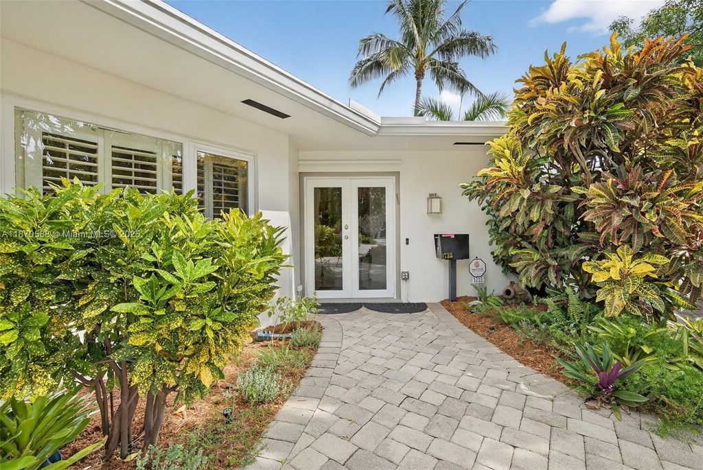 Photo of 1733 NE 35th St, Oakland Park, FL 33334 (MLS # A11870588)