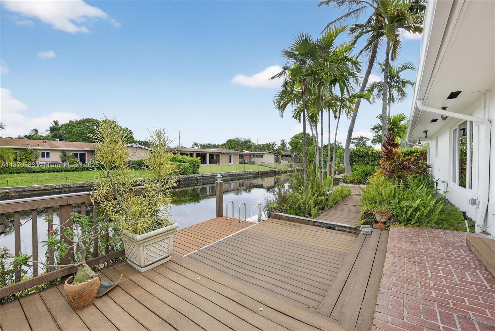 CORAL TERRACE - Residential
