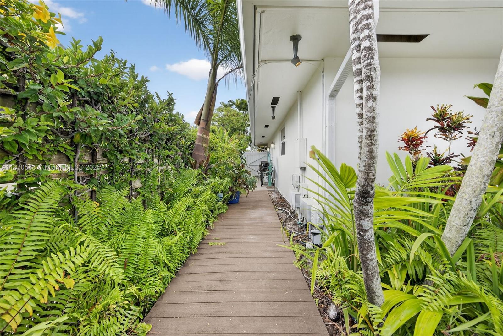 CORAL TERRACE - Residential