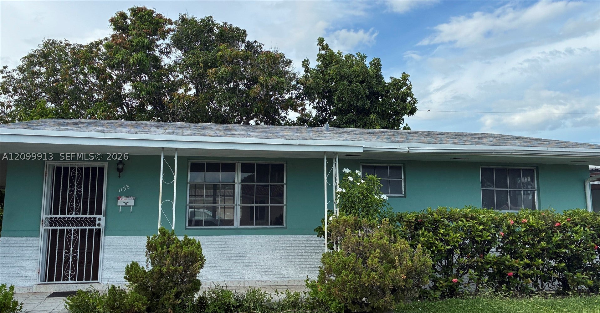 1155 W 33rd Pl