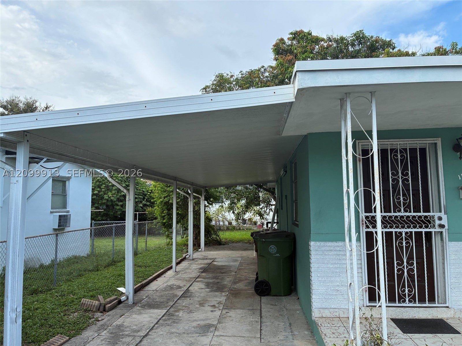 1155 W 33rd Pl