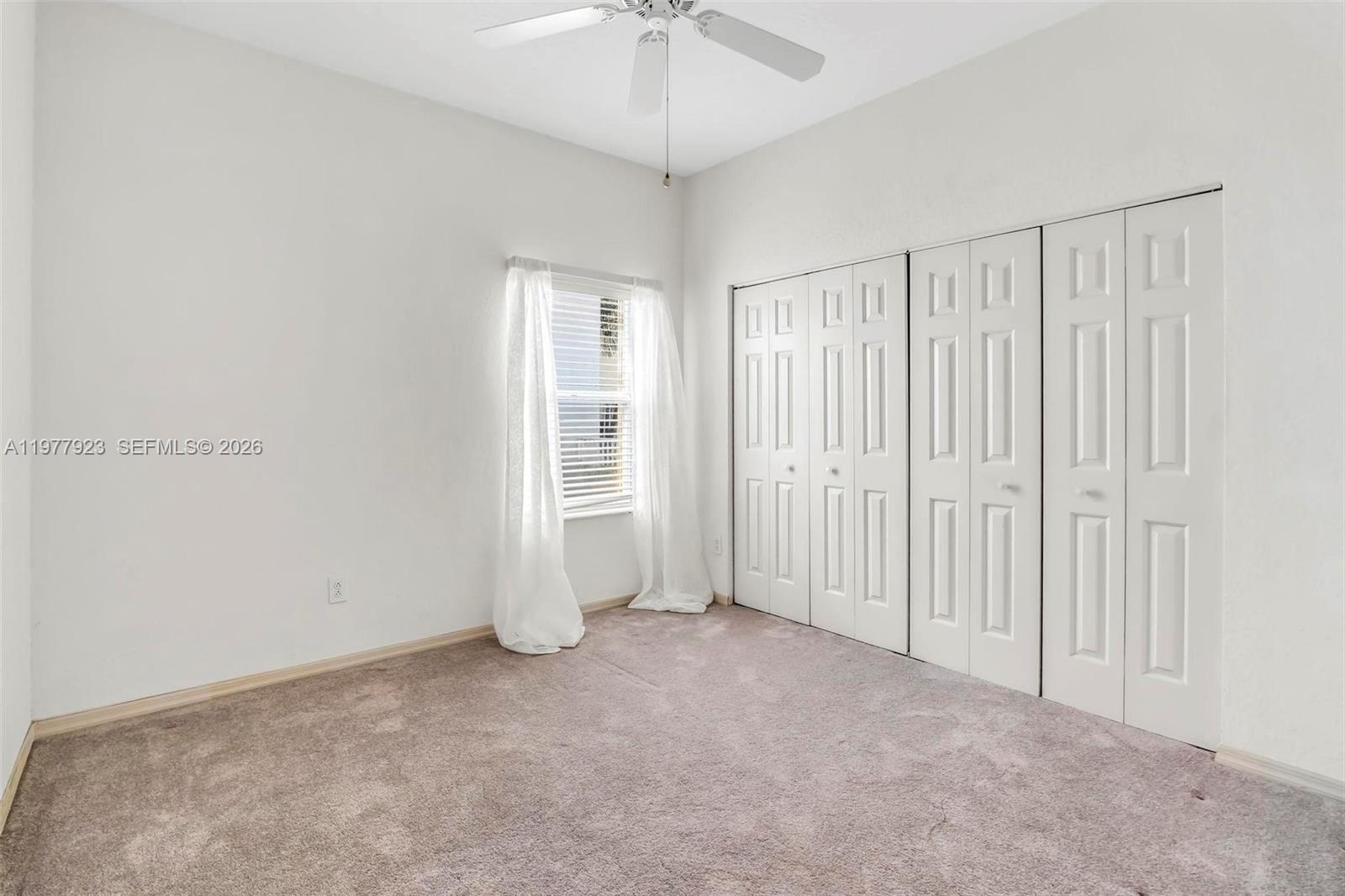 HOLLYWOOD LAKES COUNTRY C - Residential