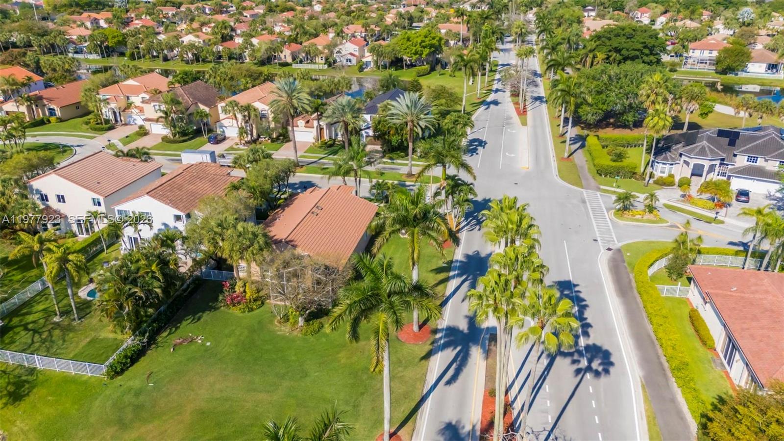 HOLLYWOOD LAKES COUNTRY C - Residential