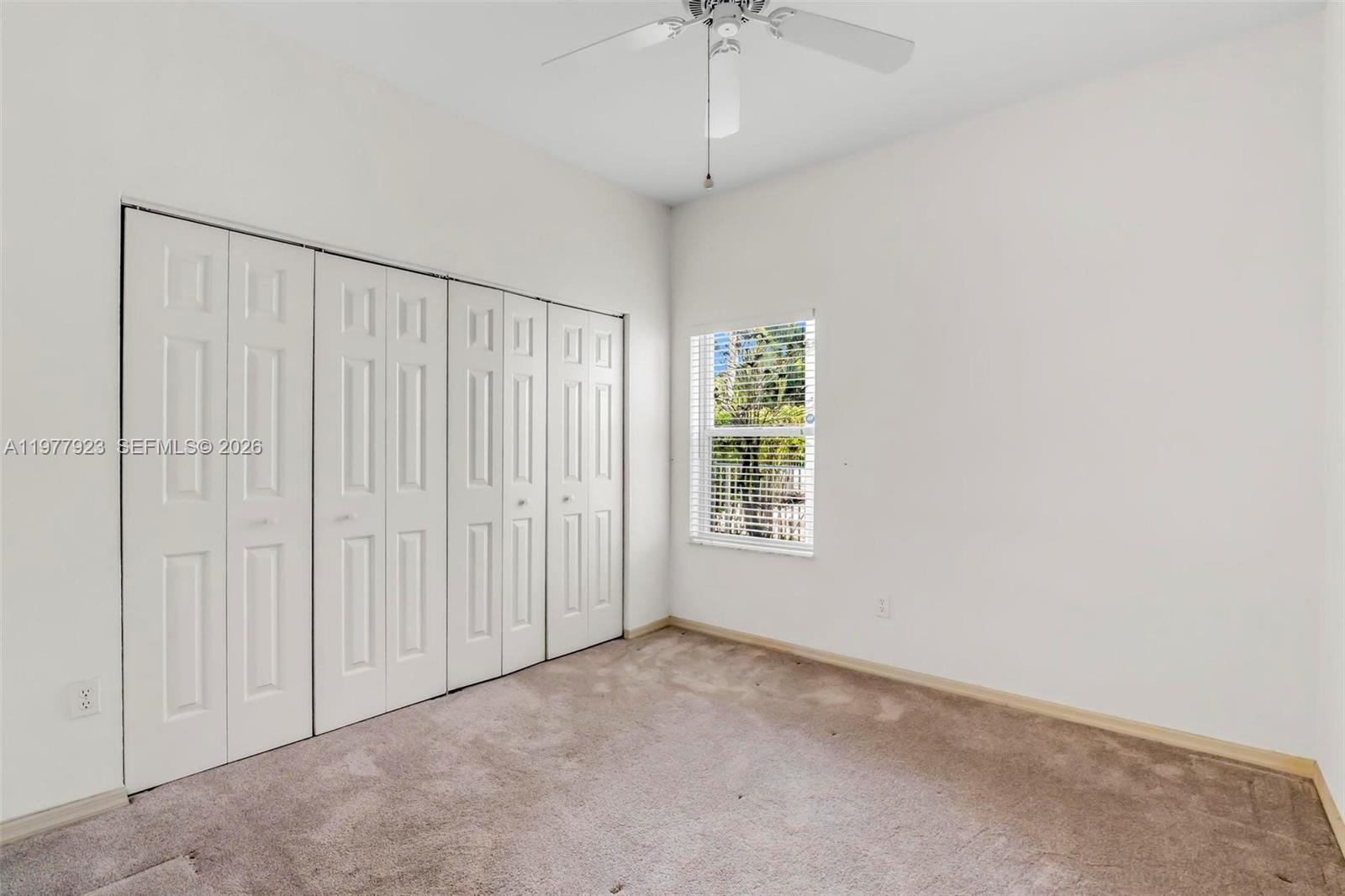 HOLLYWOOD LAKES COUNTRY C - Residential