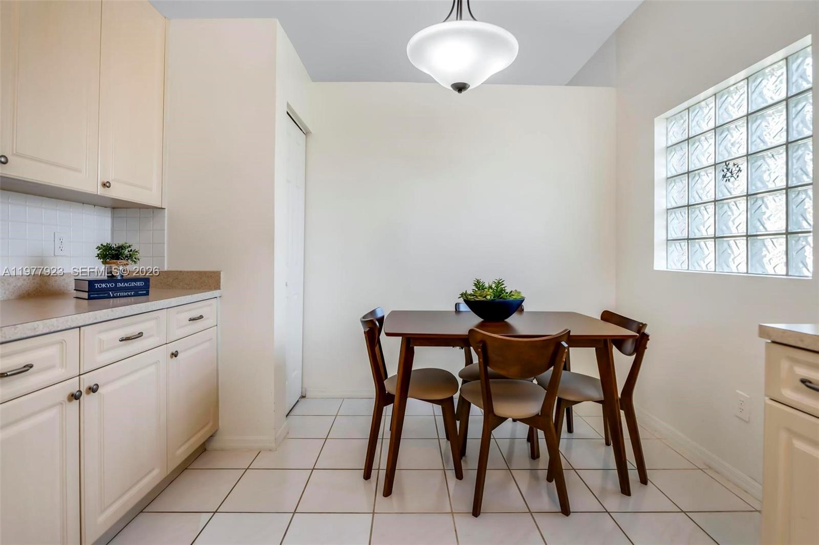 HOLLYWOOD LAKES COUNTRY C - Residential