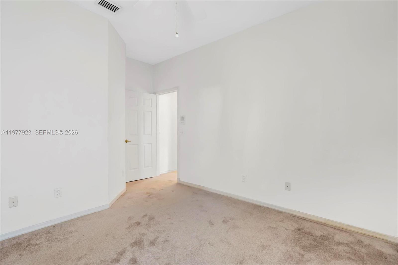 HOLLYWOOD LAKES COUNTRY C - Residential