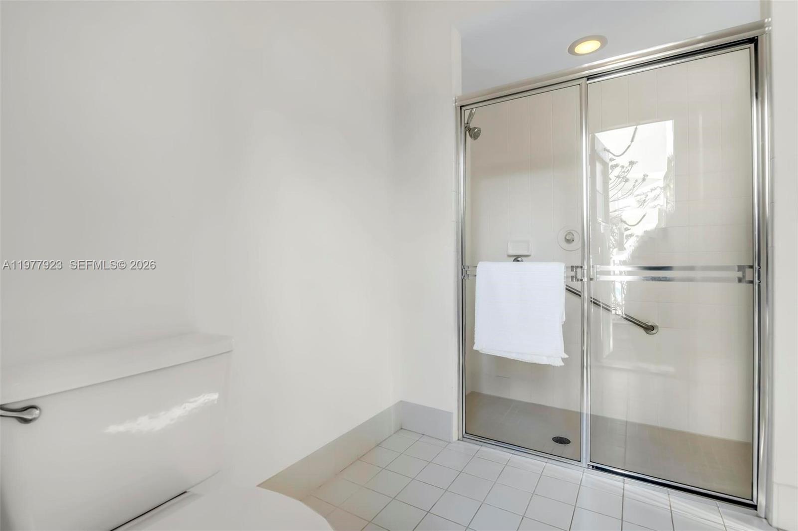 HOLLYWOOD LAKES COUNTRY C - Residential